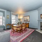 Leinster Apartment, 7 Henrietta Street, Centre Appartement