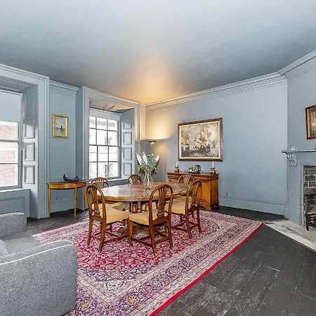 Leinster Apartment, 7 Henrietta Street, Centre Apartment