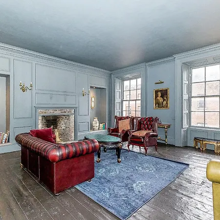 Leinster Apartment, 7 Henrietta Street, Centre *