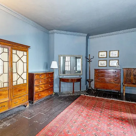 Leinster Apartment, 7 Henrietta Street, Centre * Dublin