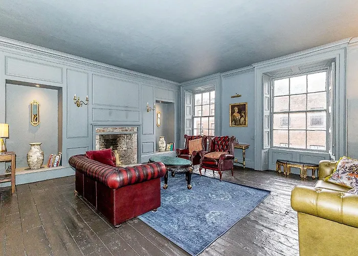 Leinster Apartment, 7 Henrietta Street, Centre *