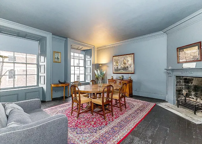 Leinster Apartment, 7 Henrietta Street, Centre