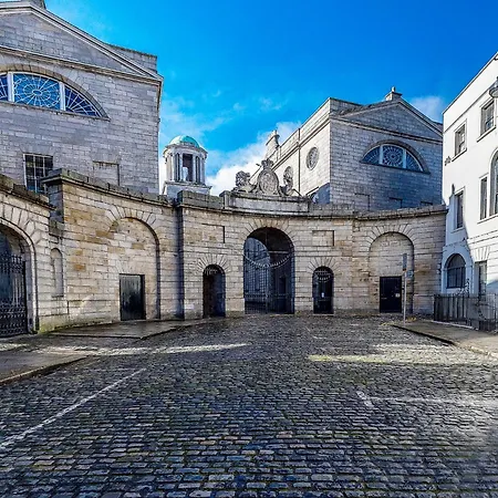 Leinster Apartment, 7 Henrietta Street, Centre Apartamento Dublín